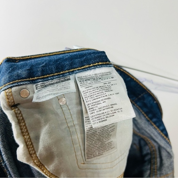 Levi’s Blue Dark Wash 505 Regular Fit Jeans 38W - Picture 5 of 9